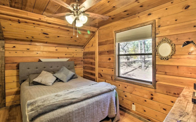Deck & Grill: Pet-friendly Lakeside Cabin