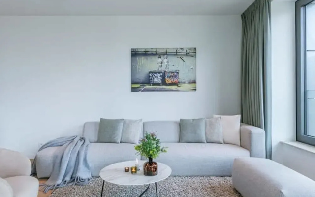 Stylish 2 Bedroom With Terrace and Parking