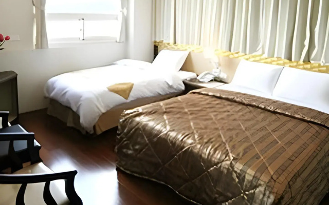 Ri Yue Hu Pan Hotel