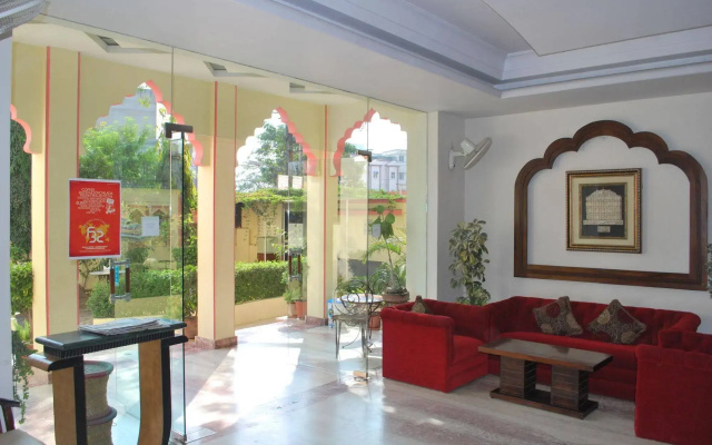 Hotel H R Palace