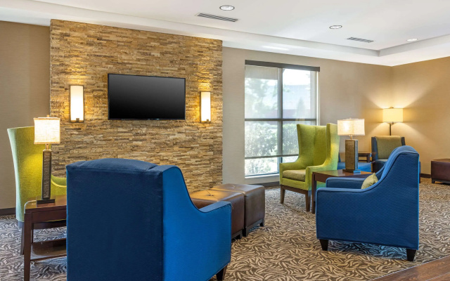 Comfort Inn & Suites at CrossPlex Village