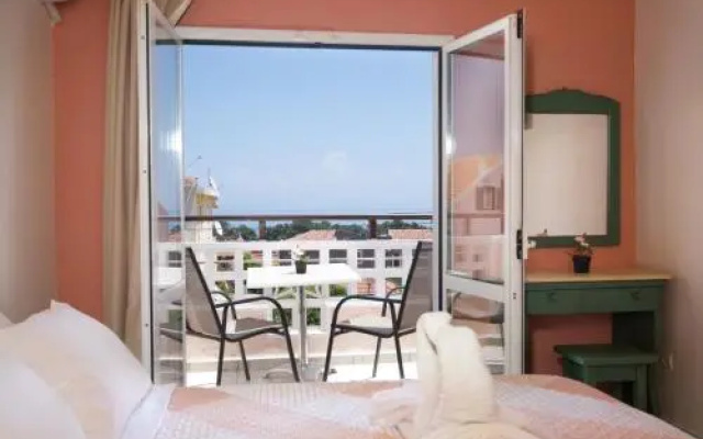 Theodora Studios & Apartments