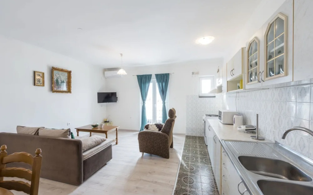 Nostromo Guesthouse