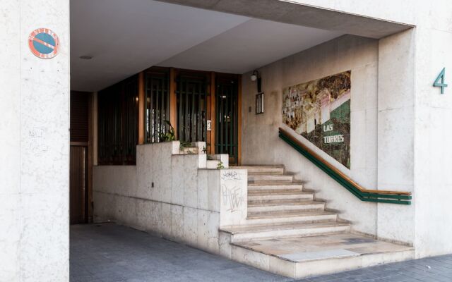 Отель Travel Habitat Torres de Serrano вид на фасад