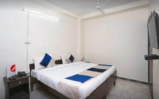 OYO 13280 Hotel Royal India