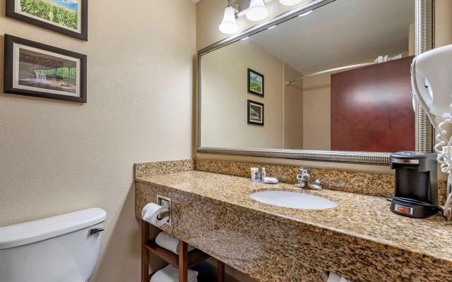 Comfort Inn & Suites Muncie Near University
