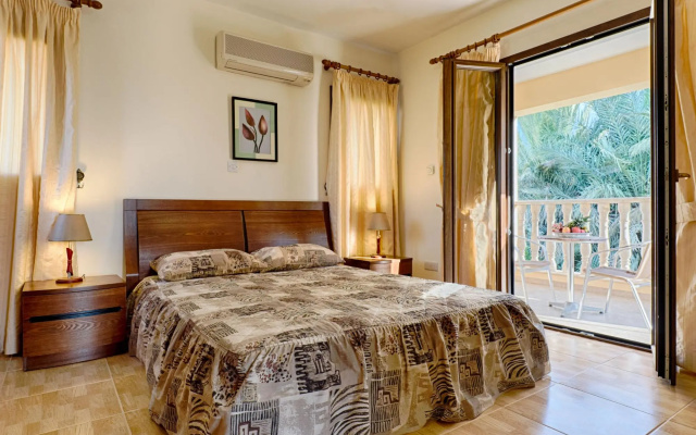 Villa Tsikkos Tria in Argaka