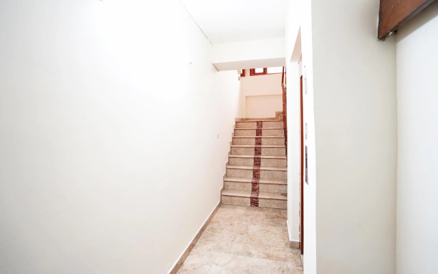 OYO 47704 East Inn