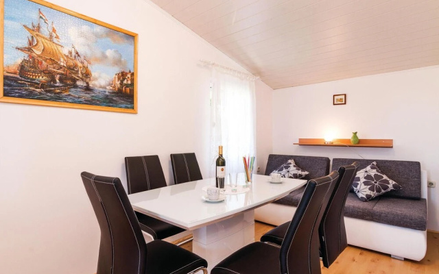 Amazing Home in Privlaka With 4 Bedrooms and Wifi