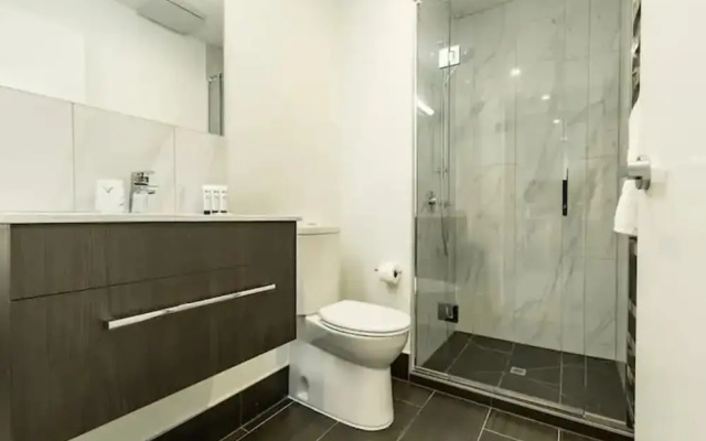 Beautiful 2BR Unit next to Myers Park Zodiak Stays