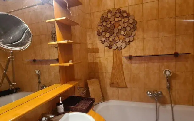 Elegant 2BR Prime Central Location