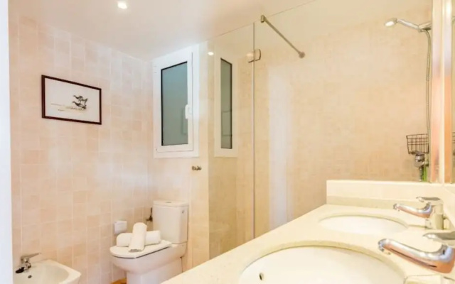 Apartment - 2 Bedrooms with Sea views - 106179