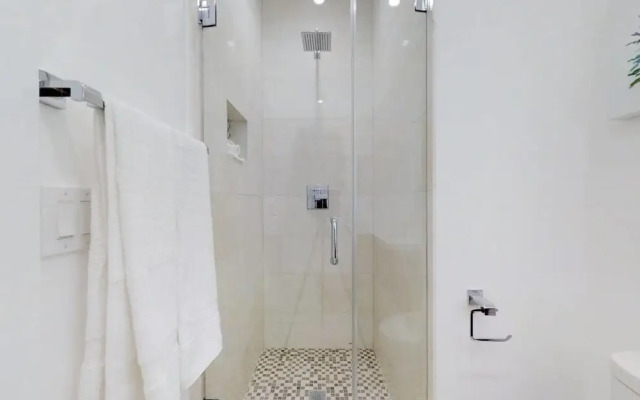 Beautiful Hollywood Beach 4 BR Home W Heated Pool