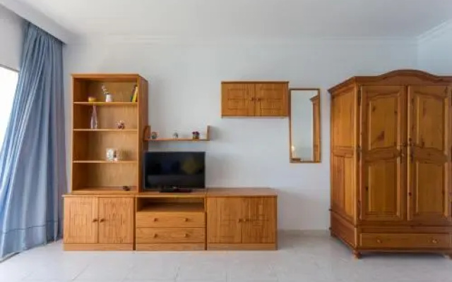 Studio Apartment with Sea View And Pool