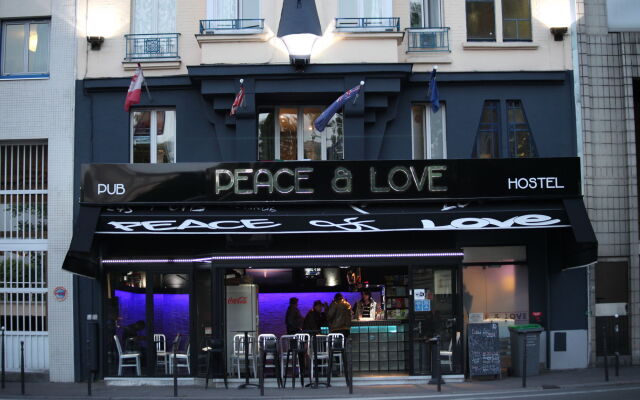 Отель Peace & Love - Hostel Франция, Париж - 2 отзыва об отеле, цены и фото номеров - забронировать отель Peace & Love - Hostel онлайн вид на фасад