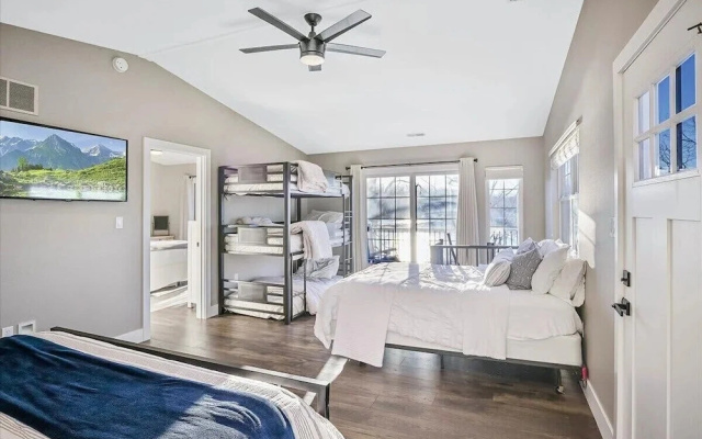 The Kelley's Lakefront Escape Loto
