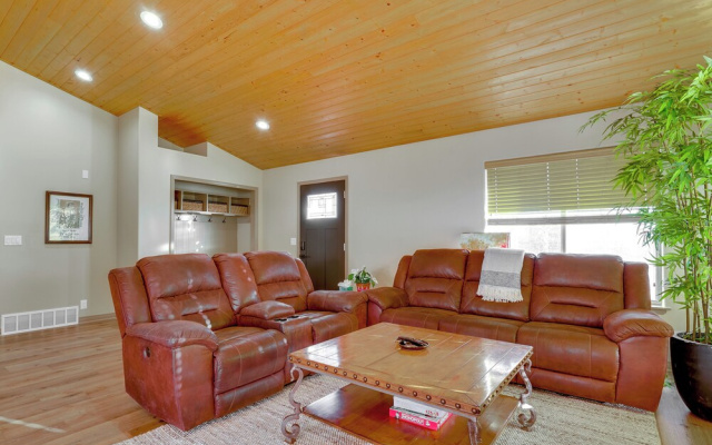 Walk to Cabriolet Lift! 3,600-sq-ft Family Home
