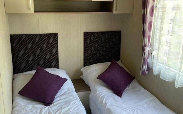 Broadland Sands - Holiday Accommodation 15327