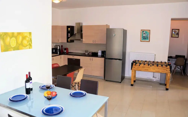 Olive Tree Hillside Apartment