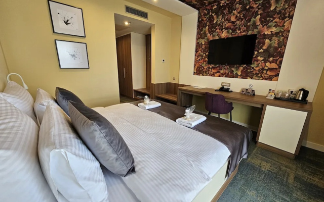 Hotel ETNA