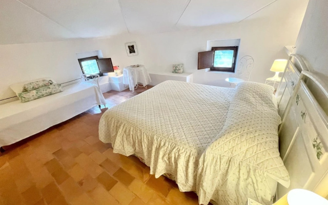 Umbrian Paradise Contains 5 Bedrooms With Private Pool and Stunning Views