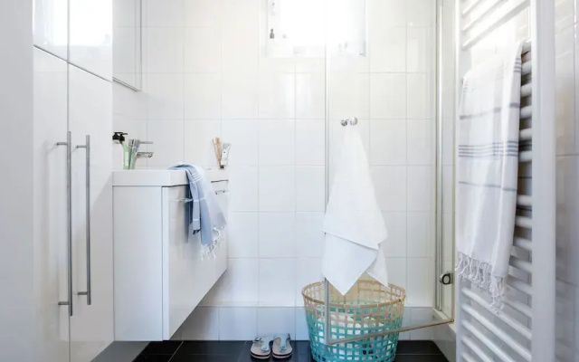Stylish Stay on the Water