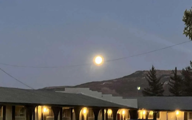 Ratons Peak Inn