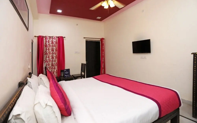 OYO 9933 Hotel Meera Mahal