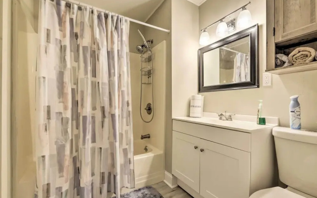 Cozy Springfield Apartment, Close to Parks!
