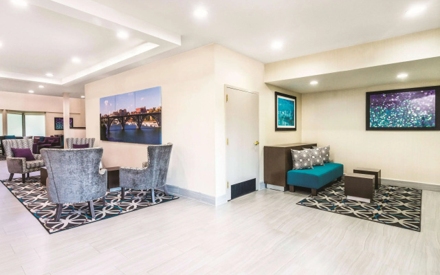 La Quinta Inn & Suites by Wyndham Loudon