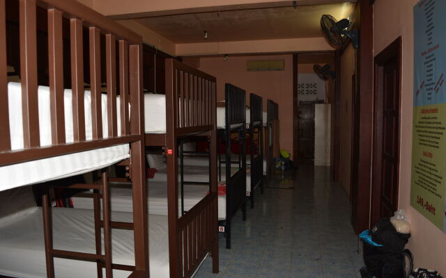 Отель Tams Guesthouse Самуи вид на фасад