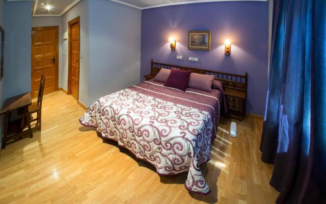 Отель Hostal Gran Duque Боойо комната для гостей