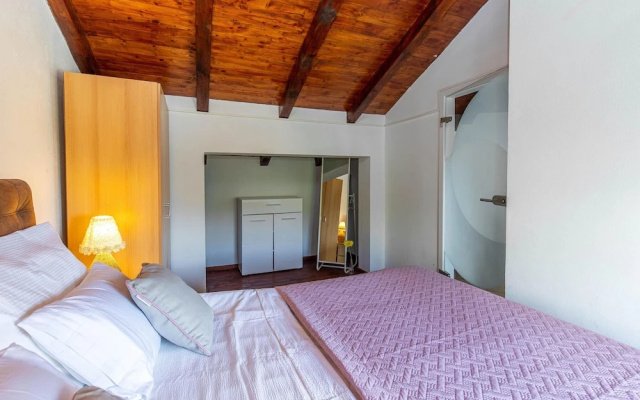 Beautiful Home in Crikvenica With Wifi, 2 Bedrooms and Jacuzzi
