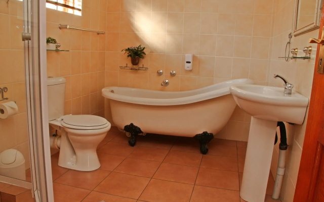 Del Roza Guest House