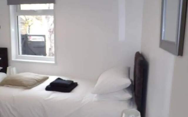 Inviting 3-bed Apartment in Southend-on-sea