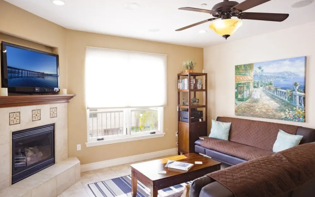 Valentina #202 3 Bedroom Condo by RedAwning