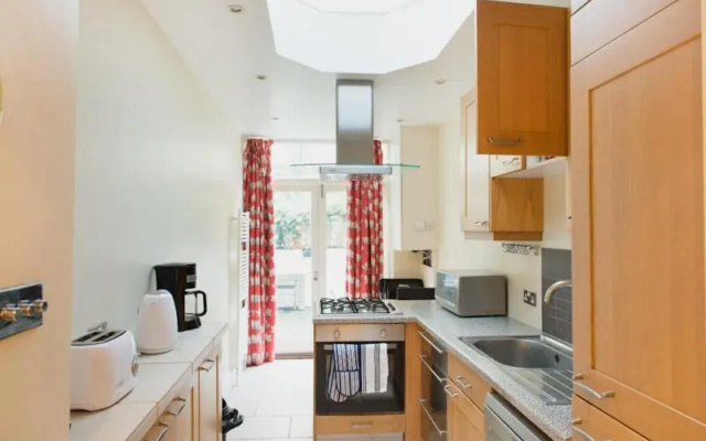 Large 2 Bedroom 2 Bathroom Apartment in Westminster