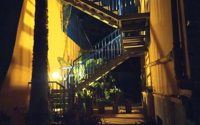 Charming 2BR Guest Suite with Ocean View
