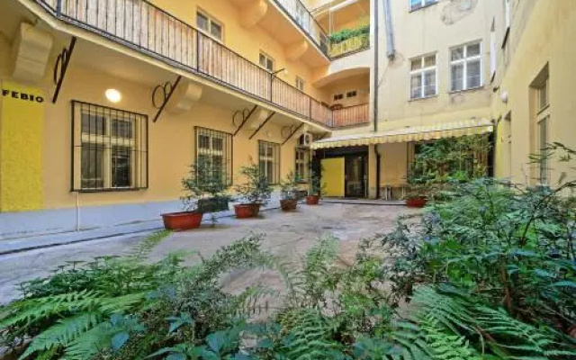 Rose Apartment