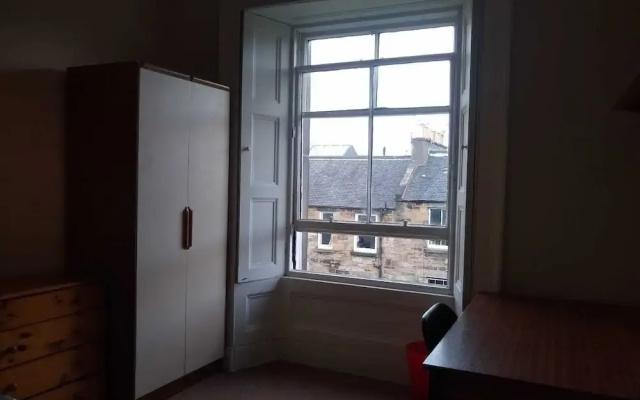 Lauriston Central Skylight Roomz