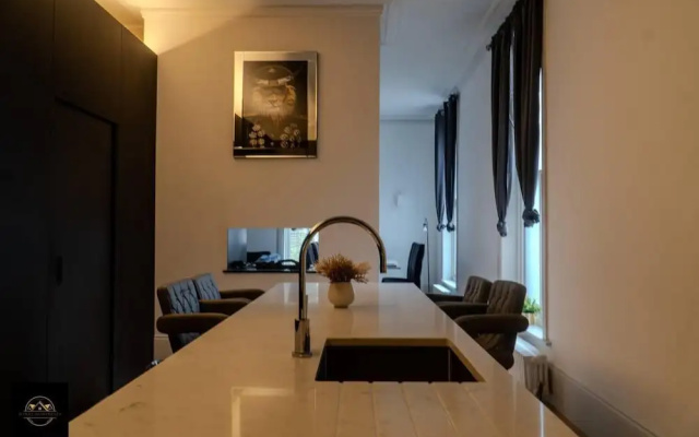 Lovely 3-bed Apartment in Altrincham