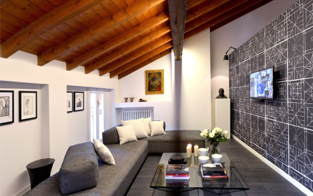 Al Cappello Rosso Suite Apartments