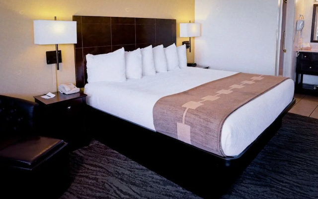 Pines Inn & Suites
