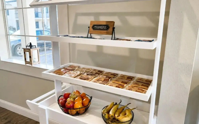 Stratus Suites - Boutique Hotel