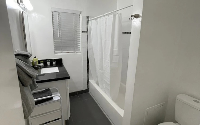 Hollywood Business Suites