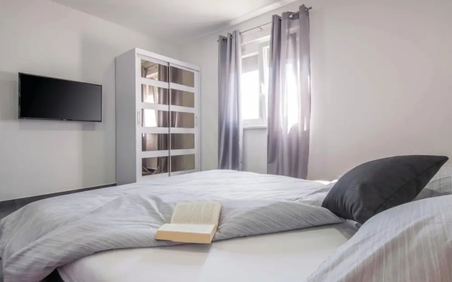 Beautiful Home in Filipana With Wifi, 2 Bedrooms and Sauna