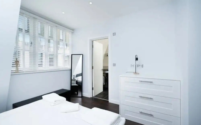 Chic 3-bedroom Apartment in Soho