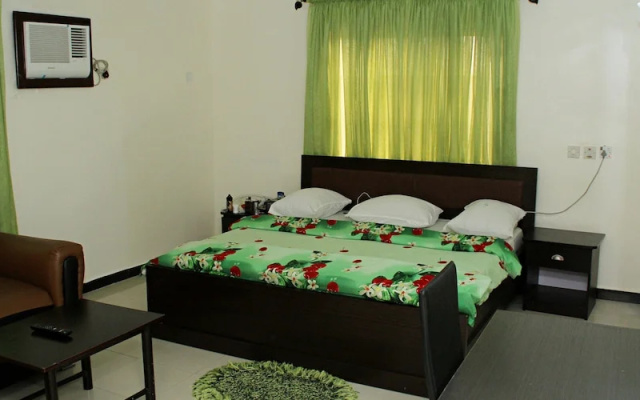 De Castle Luxury Home