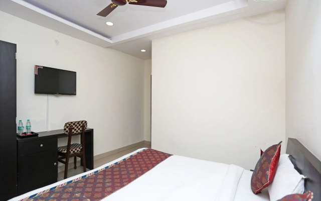Hotel Sahu Near Kashi Vishwanath Temple Gate
