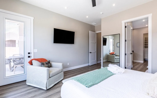 Desert Dreaming 2 Bedroom Home by RedAwning
